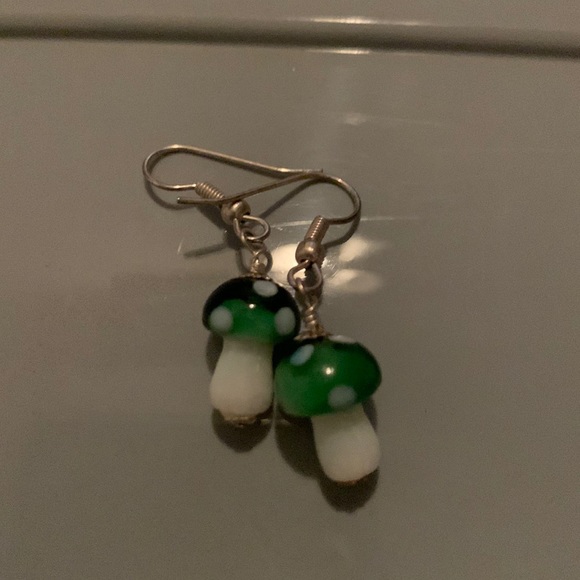 EARRINGS - Picture 1 of 1